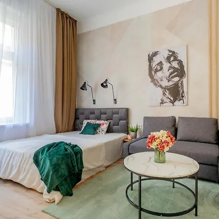 Charm - Ac - Double Bed - Party & Sights Nearby شقة