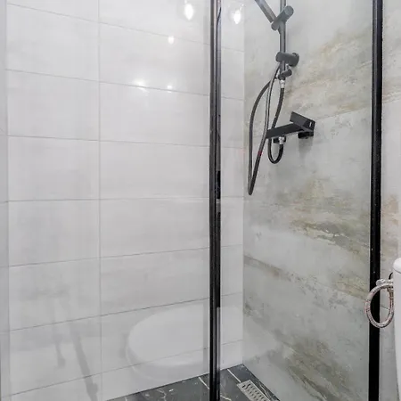 Charm - Ac - Double Bed - Party & Sights Nearby *