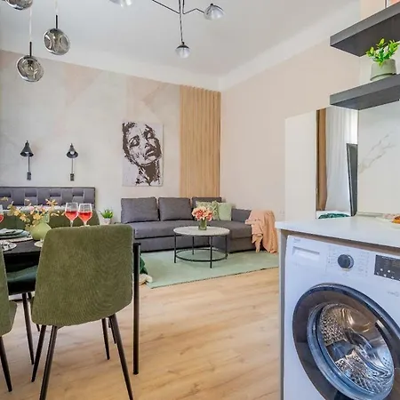 Charm - Ac - Double Bed - Party & Sights Nearby *