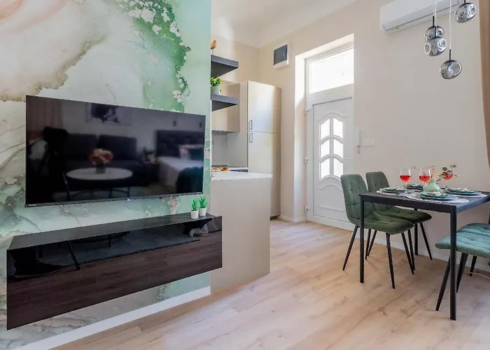 Apartmán Charm - Ac - Double Bed - Party & Sights Nearby